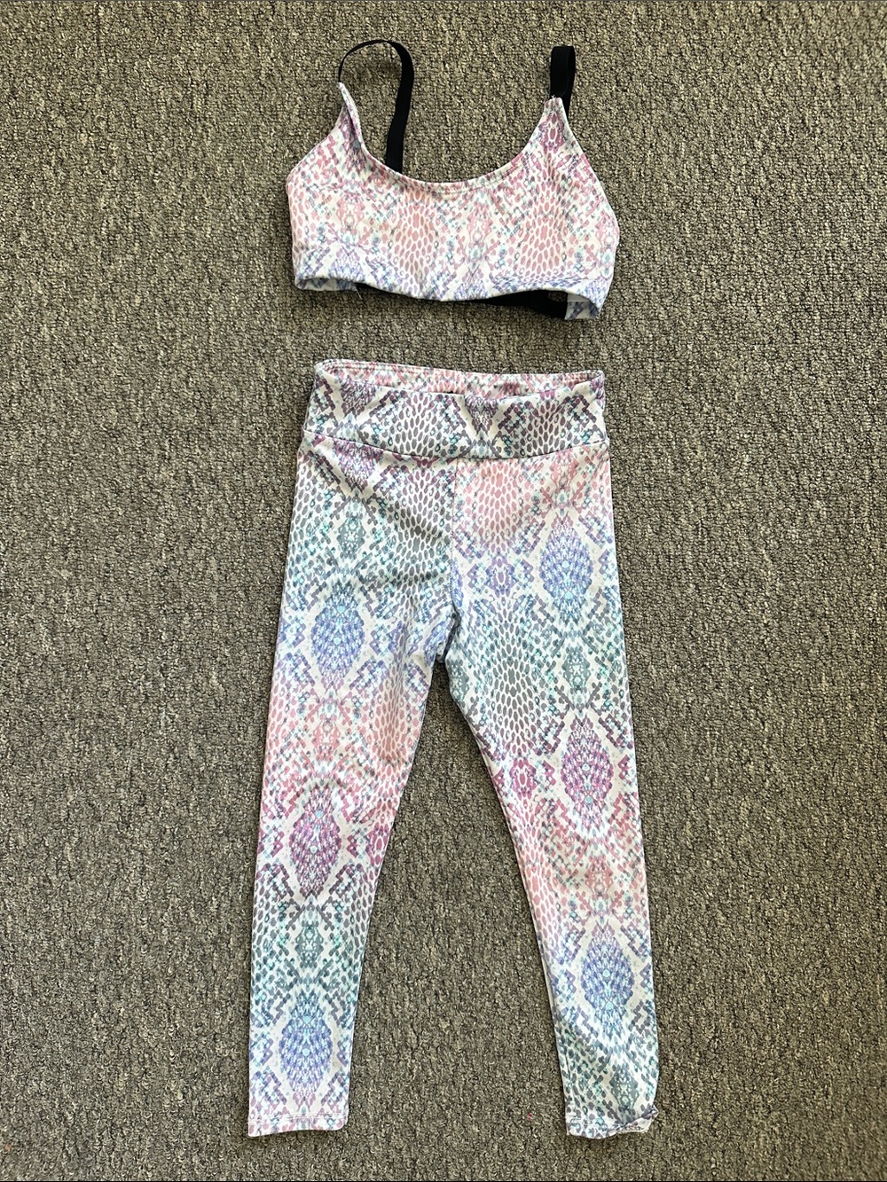 Onzie size smalGirls' Pastel Snake-Print Leggings and Sports Bra Set -